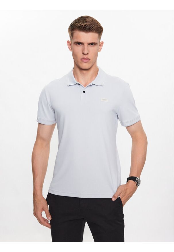 Guess Polo M3YP35 KBS60 Szary Slim Fit. Typ kołnierza: polo. Kolor: szary. Materiał: syntetyk