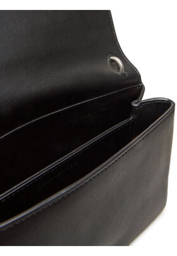 Calvin Klein Jeans Torebka Sculpted Ew Flap Conv Chain LV04K3035G Czarny. Kolor: czarny. Materiał: skórzane