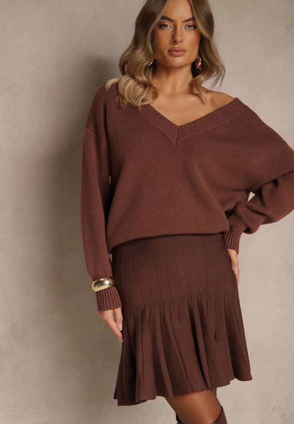 Renee - Brązowa Spódnica z Wiskozą o Rozkloszowanym Kroju High Waist Calatiela. Okazja: na co dzień. Stan: podwyższony. Kolor: brązowy. Materiał: wiskoza. Sezon: lato, wiosna. Styl: elegancki, casual