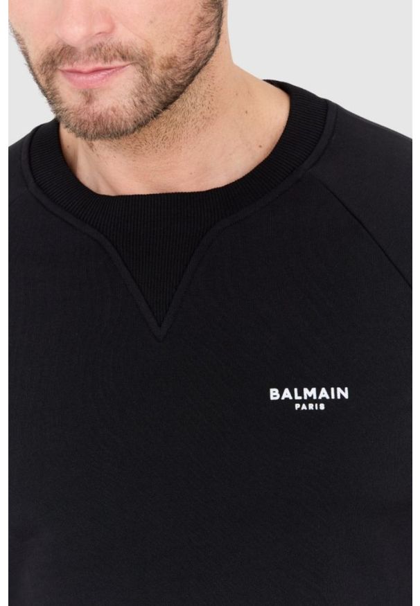Balmain - BALMAIN Czarna bluza męska z małym aksamitnym logo, Rozmiar S. Kolor: czarny