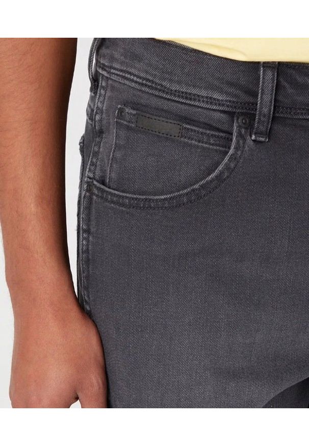 Wrangler - WRANGLER TEXAS SHORTS MĘSKI SZORTY SPODENKI ASHES W11CBY43A 112328975