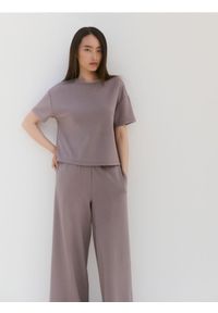 Reserved - T-shirt regular z modalem - beżowy. Kolor: beżowy. Materiał: dzianina #1