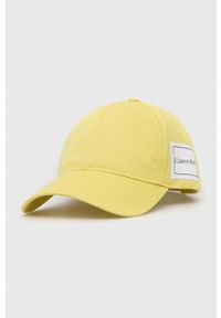 Calvin Klein czapka z daszkiem bawełniana kolor żółty z aplikacją. Kolor: żółty. Materiał: bawełna. Wzór: aplikacja