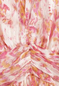 Renee - Różowa Krótka Sukienka o Rozkloszowanym Fasonie z Falbanką i Marszczeniami Ellajo. Okazja: na co dzień. Typ kołnierza: dekolt w kształcie V. Kolor: różowy. Typ sukienki: proste. Styl: casual, wizytowy. Długość: mini #2