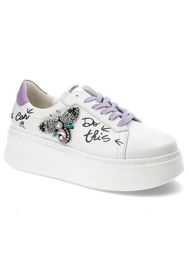 CheBello - Białe Sneakersy Chebello Damskie Stylowe Obuwie. Kolor: biały. Materiał: skóra. Szerokość cholewki: normalna. Wzór: aplikacja. Obcas: na obcasie. Styl: elegancki. Wysokość obcasa: średni