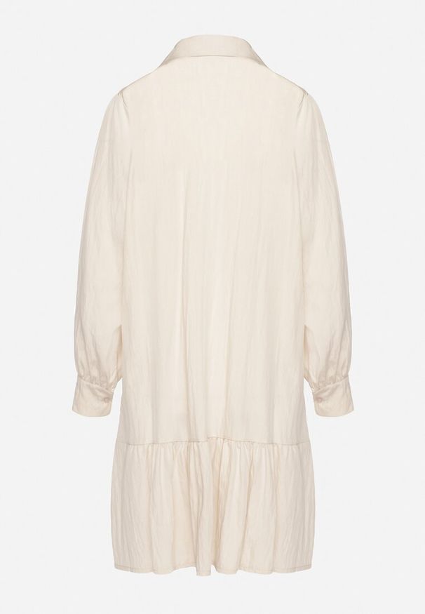 Born2be - Jasnobeżowa Sukienka z Wiskozą o Koszulowym Kroju z Falbanką Penzedi. Okazja: na co dzień. Typ kołnierza: kołnierzyk klasyczny. Kolor: beżowy. Materiał: wiskoza. Długość rękawa: długi rękaw. Typ sukienki: koszulowe. Styl: elegancki, klasyczny, casual