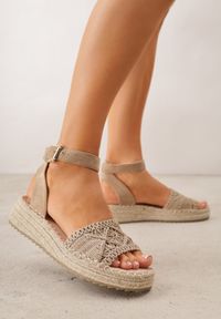 Renee - Ciemnobeżowe Sandały VICES na Koturnie z Plecionką w Stylu Boho Petrallea. Okazja: na co dzień. Zapięcie: sprzączka. Kolor: beżowy. Sezon: lato. Obcas: na koturnie. Styl: boho #6