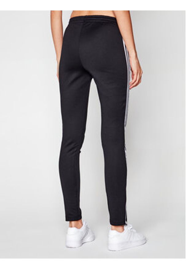 Adidas - adidas Spodnie dresowe Sst GD2361 Czarny Slim Fit. Kolor: czarny. Materiał: dresówka, bawełna, syntetyk