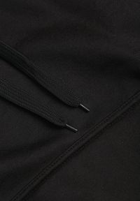 Born2be - Czarna Bluza z Kapturem Kasseia. Typ kołnierza: kaptur. Kolor: czarny. Materiał: polar, dzianina. Styl: klasyczny #6