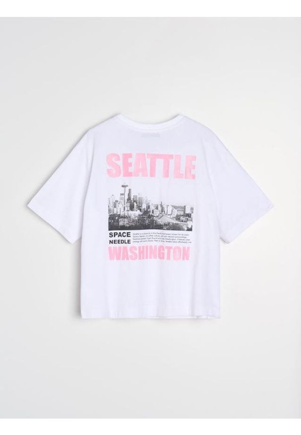 Sinsay - Bawełniana koszulka z nadrukiem na plecach - biały. Kolor: biały. Materiał: bawełna. Wzór: nadruk