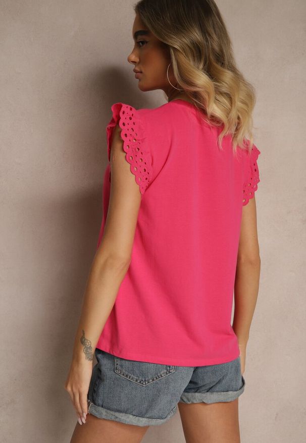 Renee - Różowa Bawełniana Bluzka z Krótkim Rękawem z Ażurowej Falbanki Voanira. Okazja: na co dzień. Typ kołnierza: kołnierz z falbankami. Kolor: różowy. Materiał: bawełna. Długość rękawa: krótki rękaw. Długość: krótkie. Wzór: ażurowy. Styl: casual, elegancki