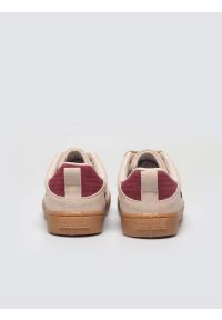 Big-Star - Sneakersy damskie z czerwonymi wstawkami jasnoróżowe TT274760 600. Nosek buta: okrągły. Zapięcie: sznurówki. Kolor: różowy. Materiał: guma, mesh, syntetyk, materiał. Szerokość cholewki: normalna #3