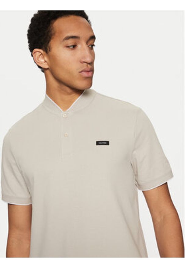 Calvin Klein Polo K10K114139 Beżowy Regular Fit. Typ kołnierza: polo. Kolor: beżowy. Materiał: bawełna
