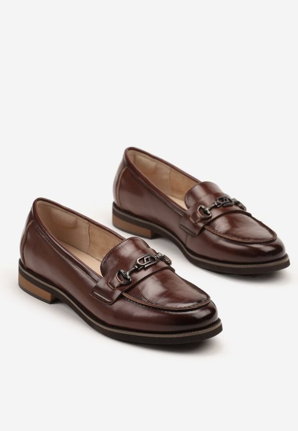 Renee - Brązowe Mokasyny Skórzane z Ozdobą Meralia. Okazja: na co dzień. Kolor: brązowy. Materiał: skóra. Wzór: aplikacja. Styl: casual, elegancki