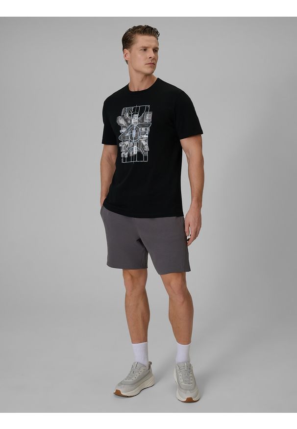 4f - 4F T-shirt regular z nadrukiem męski - czarny XL. Okazja: na co dzień. Kolor: czarny. Materiał: dzianina, bawełna, materiał. Wzór: nadruk. Styl: casual, klasyczny