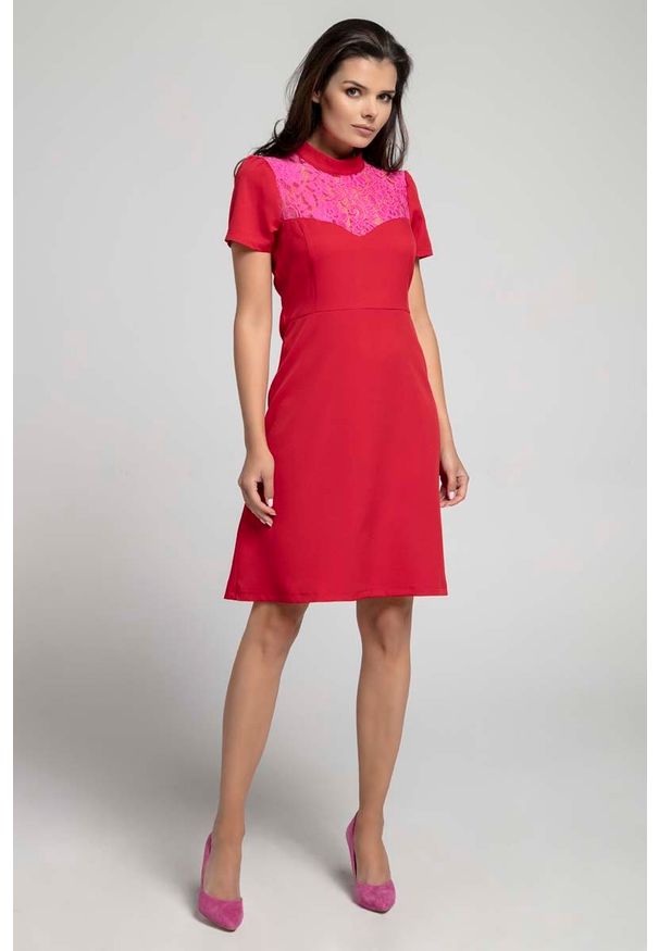 Nommo - Wizytowa Rozkloszowana Sukienka z Koronką - Czerwona. Kolor: czerwony. Materiał: koronka. Wzór: koronka. Styl: wizytowy