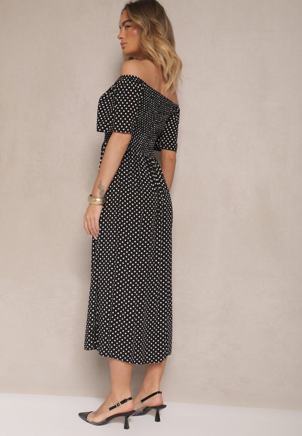 Renee - Czarna Bawełniana Sukienka o Rozkloszowanym Kroju Zdobiona Printem w Groszki Lisanovia. Okazja: na co dzień. Kolor: czarny. Materiał: bawełna. Długość rękawa: krótki rękaw. Wzór: nadruk, aplikacja, grochy. Typ sukienki: rozkloszowane, proste. Styl: casual, elegancki