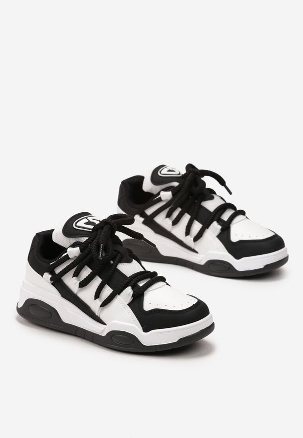 Born2be - Czarne Sneakersy z Ekoskóry na Płaskiej Podeszwie z Grubymi Sznurówkami Rilirea. Okazja: na co dzień. Kolor: czarny. Szerokość cholewki: normalna. Obcas: na płaskiej podeszwie