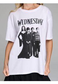 Sinsay - Koszulka z krótkim rękawem Wednesday - biały. Kolor: biały. Materiał: bawełna. Długość rękawa: krótki rękaw. Długość: krótkie. Wzór: nadruk #1