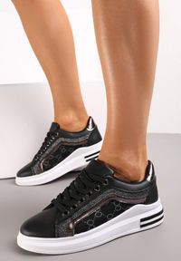 Renee - Czarne Sneakersy z Brokatem i Metalicznym Zdobieniem Dreama. Kolor: czarny. Wzór: aplikacja
