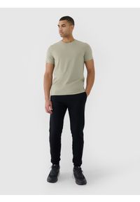 4f - 4F Spodnie dresowe joggery męskie - czarne 3XL. Kolor: czarny. Materiał: dresówka. Wzór: gładki, ze splotem
