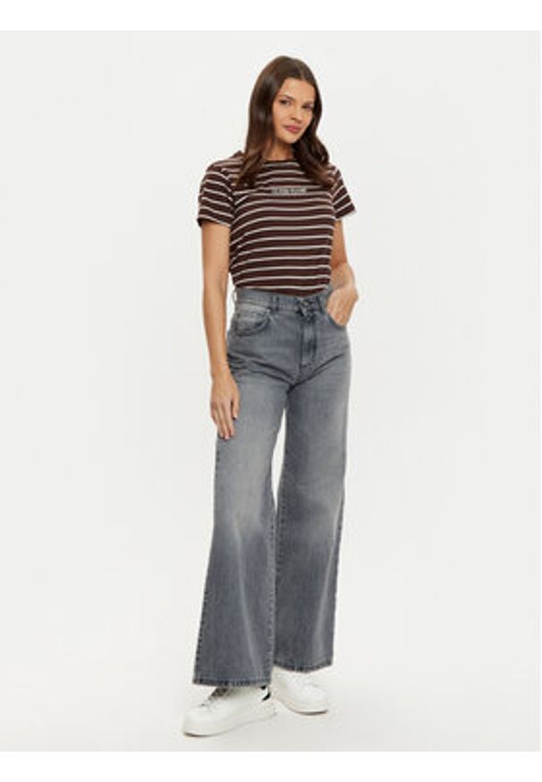 Guess Jeans T-Shirt W4BI53 KCIE1 Brązowy Regular Fit. Kolor: brązowy. Materiał: bawełna