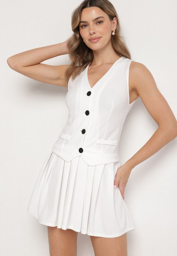 Born2be - Biała Sukienka Góra w Stylu Kamizelki i Rozkloszowany Dół Eviraia. Okazja: na co dzień. Typ kołnierza: dekolt w kształcie V. Kolor: biały. Typ sukienki: rozkloszowane. Styl: casual, klasyczny