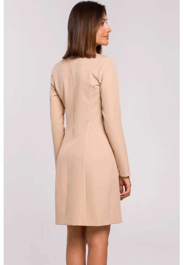 Sukienki.shop - Elegancka sukienka marynarka biznesowa do pracy beżowa. Okazja: na spotkanie biznesowe, do pracy. Kolor: beżowy. Styl: biznesowy, elegancki