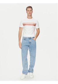 Calvin Klein T-Shirt Linear Ombre K10K114163 Biały Regular Fit. Kolor: biały. Materiał: bawełna #4