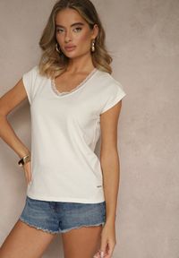 Renee - Biały T-shirt z Bawełny Ozdobiona Koronką Ralienne. Okazja: na co dzień. Kolor: biały. Materiał: bawełna, koronka. Wzór: aplikacja, koronka. Styl: casual #4