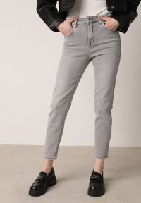 Born2be - Szare Bawełniane Jeansy Regular Fit z Elastycznego Denimu Timarose. Okazja: na co dzień. Kolor: szary. Styl: casual, elegancki, klasyczny #2