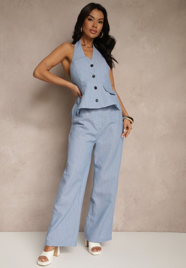 Renee - Niebieski Kombinezon Stylizowany na Garnitur z Imitacją Kamizelki Lanirena. Okazja: na co dzień. Kolor: niebieski. Materiał: skóra. Wzór: paski. Styl: casual, klasyczny