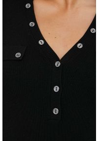 Guess sukienka kolor czarny mini dopasowana. Kolor: czarny. Materiał: dzianina. Długość rękawa: krótki rękaw. Wzór: gładki. Typ sukienki: dopasowane. Długość: mini #6