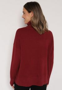 Born2be - Bordowy Golf w Klasycznym Stylu Linagela. Typ kołnierza: golf. Kolor: czerwony. Materiał: jeans. Styl: klasyczny #4