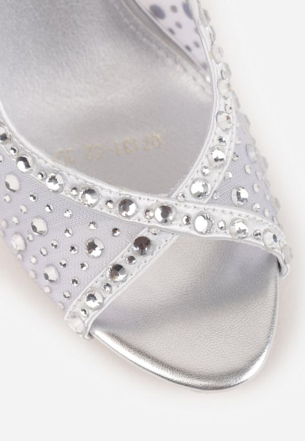 Born2be - Srebrne Sandały na Szpilce VICES z Transparentną Cholewką i Cyrkoniami Imelle. Okazja: na komunię, na wesele, na ślub cywilny. Kolor: srebrny. Materiał: tiul. Wzór: aplikacja. Obcas: na szpilce. Styl: elegancki, wizytowy