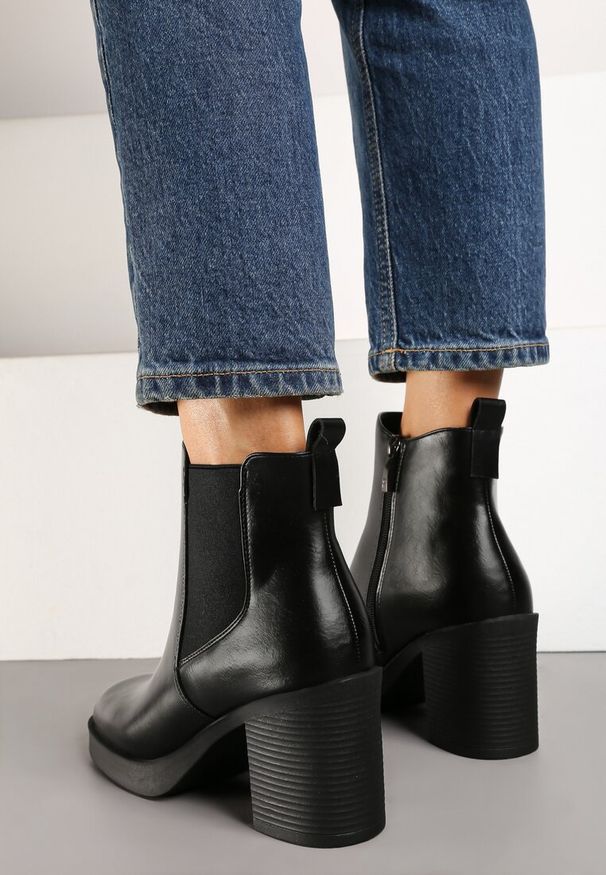 Born2be - Czarne Botki na Obcasie w Stylu Sztybletów z Elastyczną Wstawką Amarsevia. Okazja: na co dzień. Kolor: czarny. Materiał: jeans. Wzór: aplikacja. Obcas: na obcasie. Styl: klasyczny, elegancki, casual. Wysokość obcasa: średni