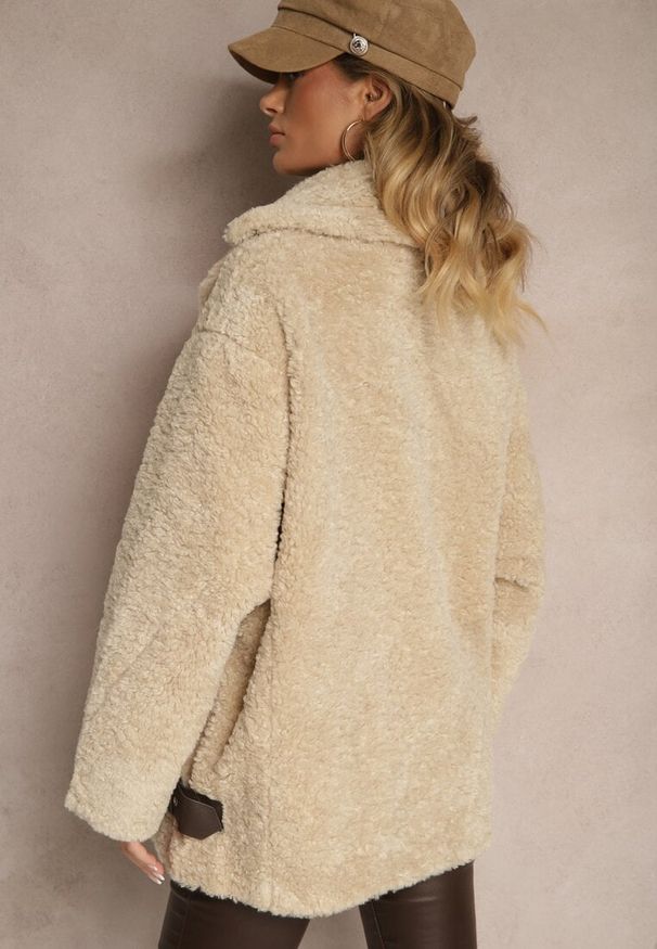 Renee - Jasnobeżowa Dwurzędowa Kurtka Futerkowy Płaszcz z Dodatkowymi Rękawiczkami Hetirra. Okazja: na spacer, na co dzień. Kolor: beżowy. Materiał: jeans. Styl: elegancki, casual