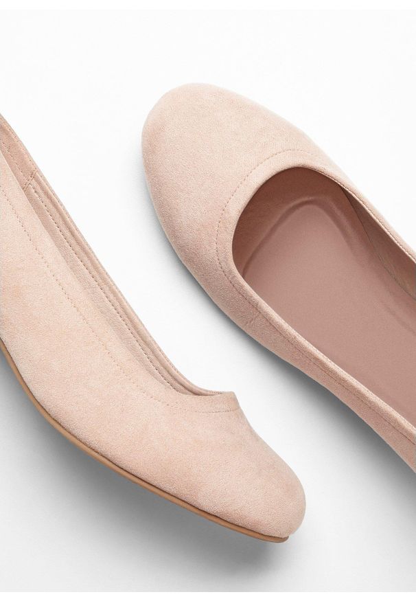 bonprix - Czółenka na obcasie słupku. Kolor: beżowy. Obcas: na obcasie. Wysokość obcasa: średni