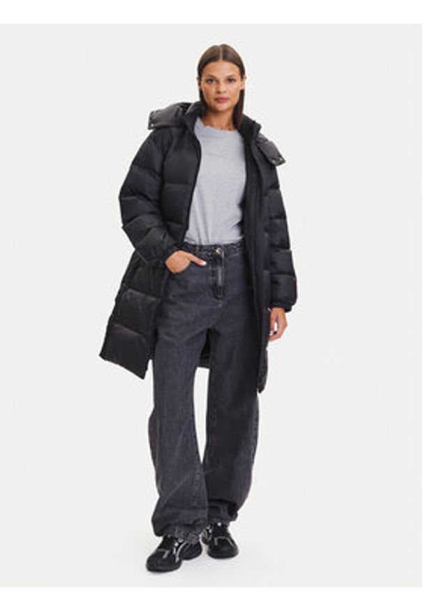 Calvin Klein Jeans Kurtka puchowa Essential LV047D502G Czarny Regular Fit. Kolor: czarny. Materiał: syntetyk