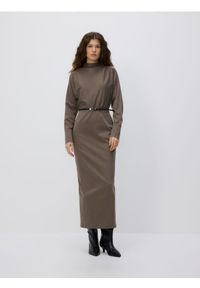 Reserved - Sukienka z paskiem - beżowy. Kolor: beżowy. Materiał: tkanina, bawełna. Wzór: gładki #1