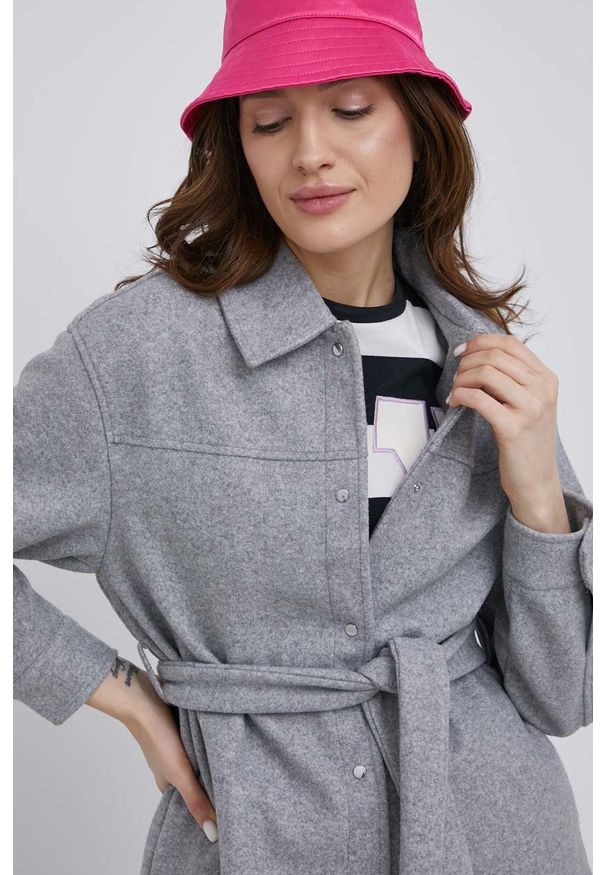 Vero Moda koszula damska kolor szary relaxed. Kolor: szary. Materiał: poliester