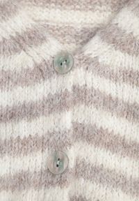 Renee - Beżowy Nietoperzowy Kardigan z Domieszką Wełny w Paski Fesaira. Okazja: na co dzień. Typ kołnierza: dekolt w serek. Kolor: beżowy. Materiał: wełna. Wzór: paski. Styl: casual #3