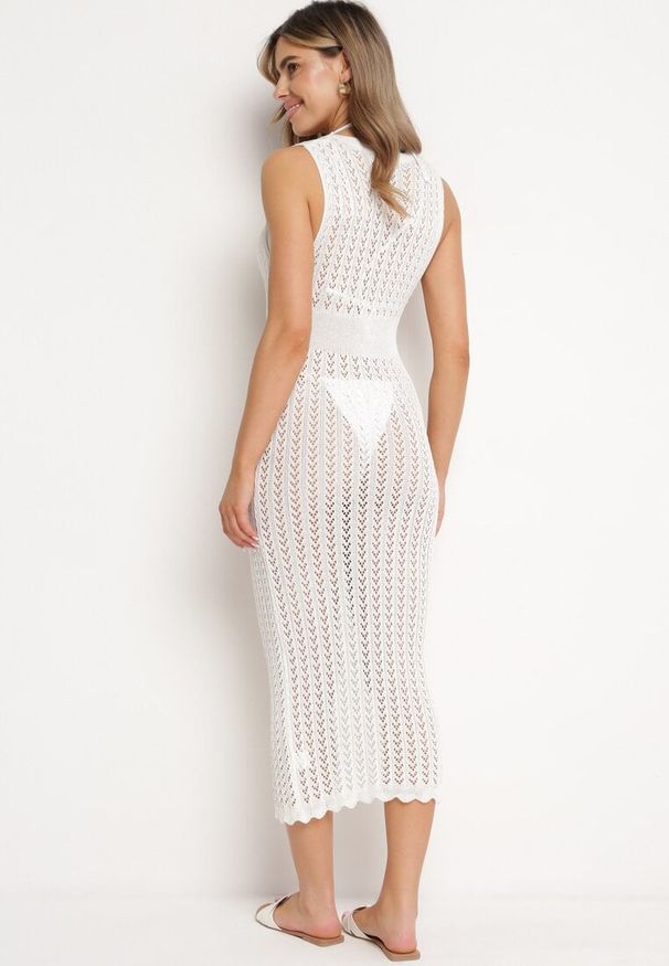 Born2be - Biała Plażowa Sukienka Bodycon z Ażurowej Tkaniny Zapinana na Guziki Kyren. Okazja: na plażę. Typ kołnierza: dekolt w kształcie V. Kolor: biały. Materiał: tkanina. Długość rękawa: bez rękawów. Wzór: ażurowy. Sezon: lato. Typ sukienki: bodycon