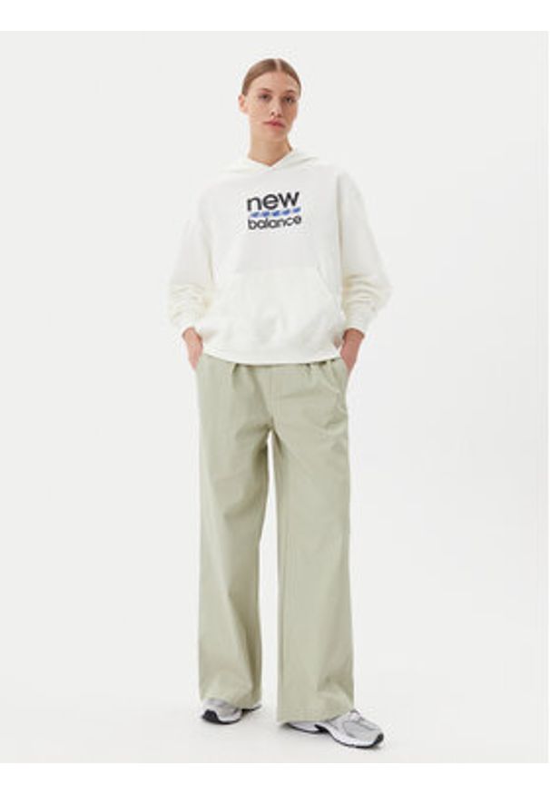 New Balance Bluza Sport Graphic WT51519 Biały Relaxed Fit. Kolor: biały. Materiał: bawełna. Styl: sportowy