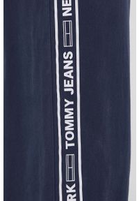 Tommy Jeans spodnie damskie kolor granatowy z nadrukiem. Kolor: niebieski. Materiał: lyocell, jedwab, materiał, tkanina. Wzór: nadruk