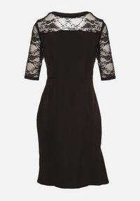 Born2be - Czarna Asymetryczna Sukienka Vices o Dopasowanym Kroju z Koronką Natifese. Okazja: na co dzień. Typ kołnierza: dekolt kwadratowy. Kolor: czarny. Materiał: koronka. Wzór: koronka. Typ sukienki: asymetryczne. Styl: elegancki, casual, klasyczny #4