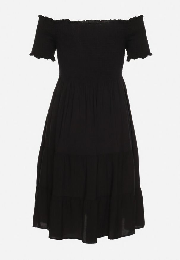 Born2be - Czarna Bawełniana Sukienka z Hiszpańskim Dekoltem z Szerokimi Falbanami na Dole Bliria. Okazja: na spacer, na co dzień. Typ kołnierza: dekolt hiszpanka. Kolor: czarny. Materiał: bawełna. Sezon: lato. Typ sukienki: rozkloszowane. Styl: casual, elegancki, wakacyjny