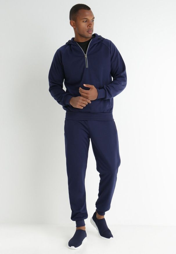 Born2be - Granatowy 2-Częściowy Komplet Dresowy Iasalus. Okazja: na co dzień. Kolor: niebieski. Materiał: dresówka. Długość: długie. Styl: casual, elegancki
