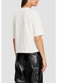 Guess - GUESS Beżowy t-shirt damski Bear Boxy. Kolor: beżowy #6