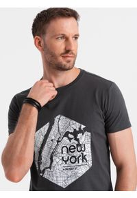 Ombre Clothing - T-shirt męski bawełniany z printem motywu mapy - grafitowa V1 OM-TSPT-0169 - XXL. Kolor: szary. Materiał: bawełna. Długość rękawa: krótki rękaw. Długość: krótkie. Wzór: nadruk